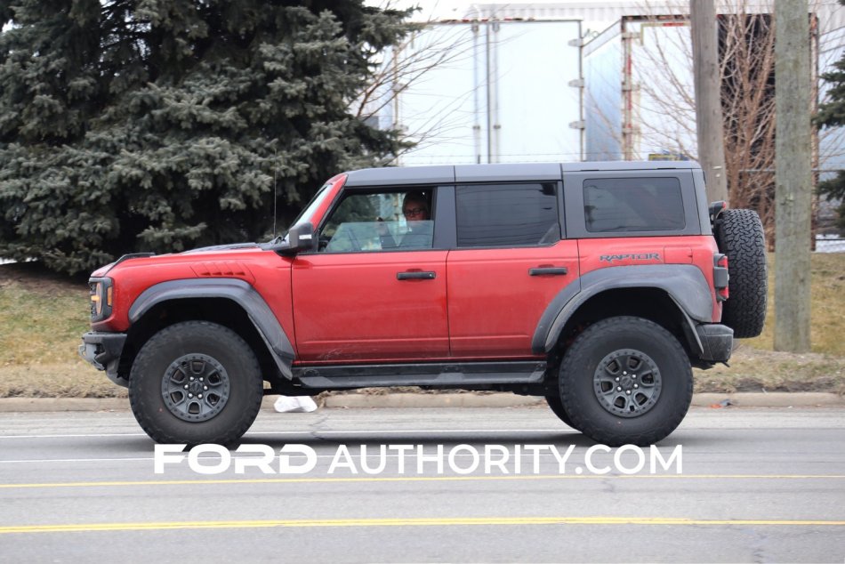 Bronco Raptor Hot Pepper Red Metallic Tinted Clearcoat | Ford Bronco ...