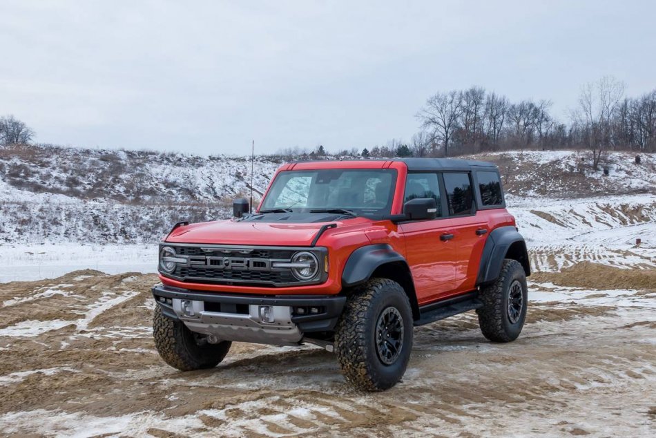 ford-bronco-raptor-2022-01-exterior-front-angle-red-suv-scaled.jpeg