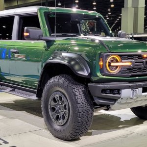 Ford-Bronco-Raptor-1a.jpeg