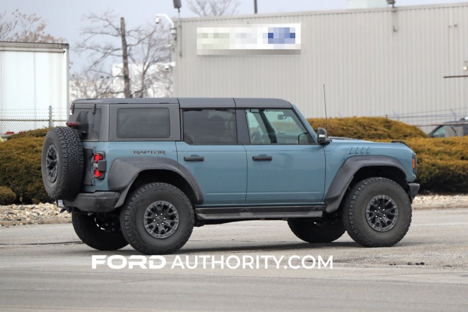 2022-Ford-Bronco-Raptor-Area-51-Real-World-Photos-Exterior-008.jpg